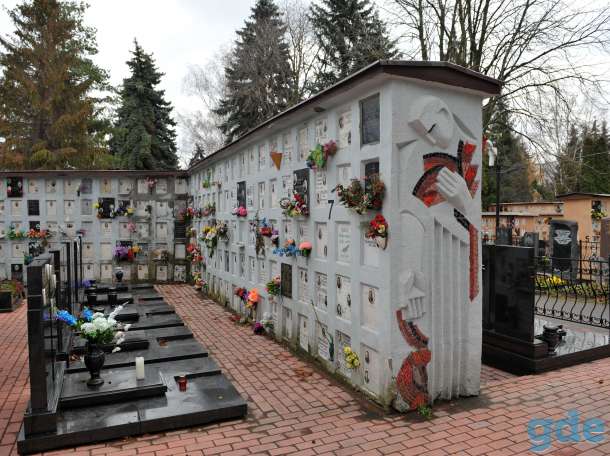 кладбище,стелнка для урн после кремации